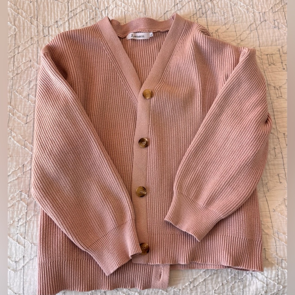 Beautiful light pink cardigan with mahogany button details